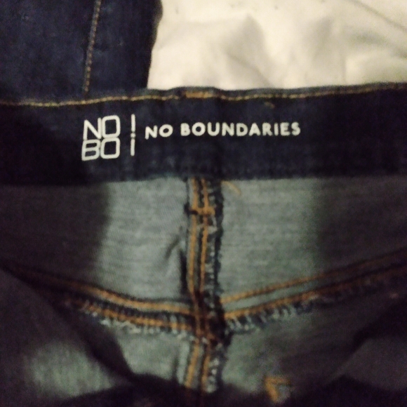 Dark blue ripped jeans no boundaries size 11 - Picture 4 of 5